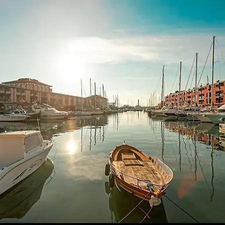Apartment A Due Passi Dall Acquario - House In Yacht Club Genoa